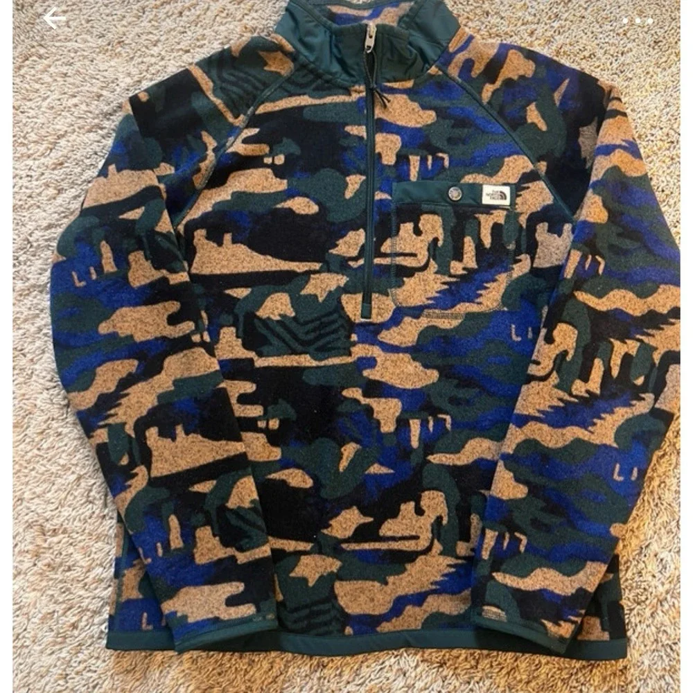 The North Face Men's Printed Camo NF 0A7WR897H Men's Size Med Outdoor Gorpcore